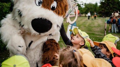 Děti se stejně jako při předchozích ročnících mohou těšit na Maxipsa Fíka a Áju. Foto: Kadaňský pohádkový festival