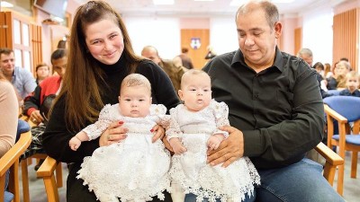 FOTO: V Podbořanech přivítali nové občánky. Dorazily i tři rodiny s dvojčátky