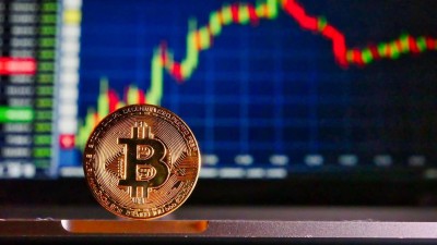 KOMENTÁŘ EKONOMA: Bitcoin dosáhl historického cenového rekordu