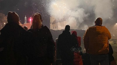 První hodiny nového roku: Lidé se stihli poprat, způsobili požáry a vyplašili koně