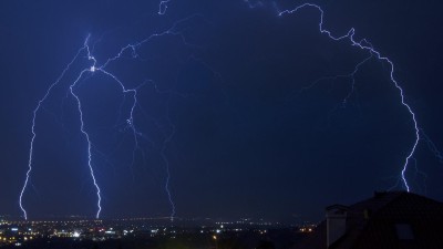 VÝSTRAHA: Meteorologové varují před silnými bouřkami a vysokými teplotami
