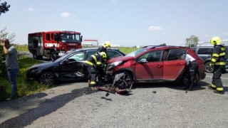 Nehoda dvou osobních aut. Foto: HZS Ústeckého kraje