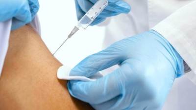 Stoupl počet nakažených covidem i chřipkou. Krajská zdravotní znovu otevře očkovací centrum