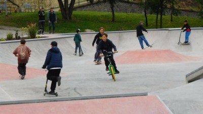 Slavnostní otevření nového skateparku bylo spojením sportu a hudby