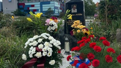 Uplynulo 15 let od chladnokrevné vraždy policisty Romana Jedličky. Kolegové na něj nezapomněli