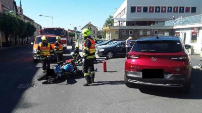 Dopravní nehoda osobního auta a motocyklu v Litoměřicích. Foto: HZS Ústeckého kraje