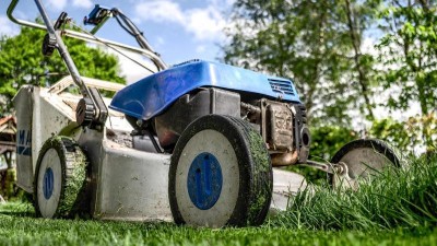 Če&scaron;i do zahrad investuj&iacute; miliardy. Průměrn&yacute; n&aacute;kup na startu sez&oacute;ny vyjde na tis&iacute;ce korun