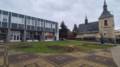 U autobusového nádraží v Lounech rozkvetou květiny