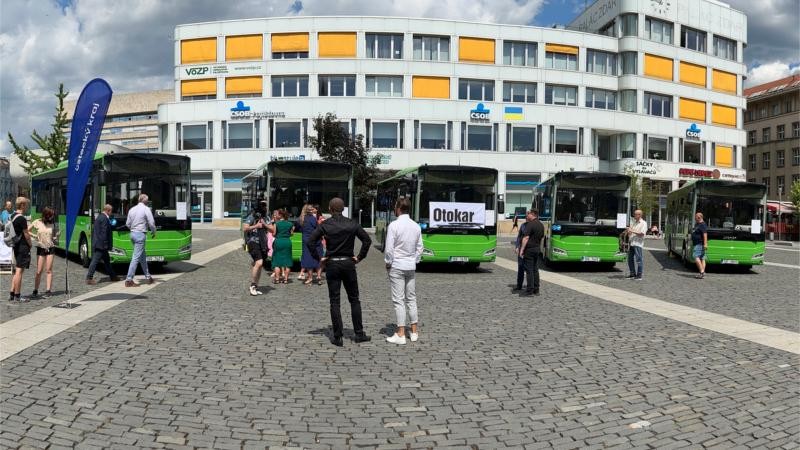 Představení nových autobusů na Mírovém náměstí v Ústí nad Labem. Zdroj: www.kr-ustecky.cz