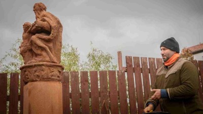 FOTO: Podbořany zachraňují staré sochy. Za dva roky do oprav město investovalo více než půl milionu korun