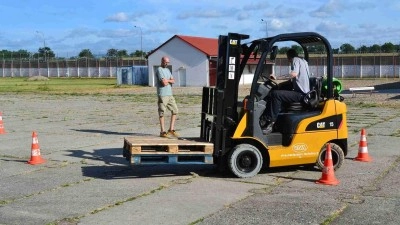 Odsouzení v Novém Sedle absolvovali kurz na vysokozdvižný vozík