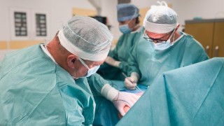 Na chirurgickém sále v novém pavilonu J už lékaři provedli první operace. Foto: Krajská zdravotní