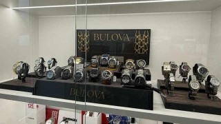 Hodinky této značky se prodávají po celém světě. Nechybí ani v nabídce Zlatnictví U Radnice v Lounech. Foto: město Louny