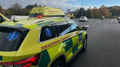 Ženě se v žateckém Kauflandu zastavilo srdce, život jí zachránil defibrilátor