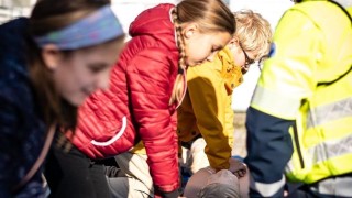 Děti si v rámci Světového dne záchrany života vyslechly informace o důležitosti poskytování první pomoci. Foto: Marek Křivánek