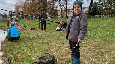 FOTO: Budoucí rybáři nebo myslivci? Skupina nadšenců vymyslela unikátní projekt pro děti na Teplicku