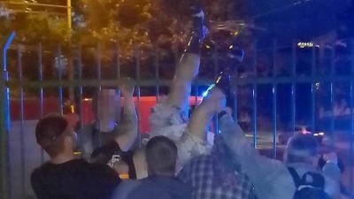 OPRAVDU SE STALO: Muž skončil po koncertě nabodnutý na plotě letního kina. Volali hasiče a záchranku