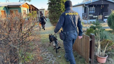 Policisté věnují zvýšenou pozornost kontrolám rekreačních oblastí. Jak správně zabezpečit chatu nebo chalupu?