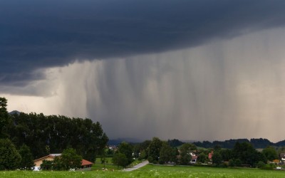 VÝSTRAHA: Na Lounsko se ženou silné bouřky, mohou je doprovázet kroupy a blesky!