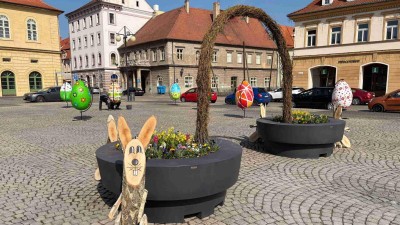 Velikonoce klepou na dveře: Žateck&eacute; n&aacute;měst&iacute; se obl&eacute;k&aacute; do sv&aacute;tečn&iacute;ho a zve k focen&iacute;