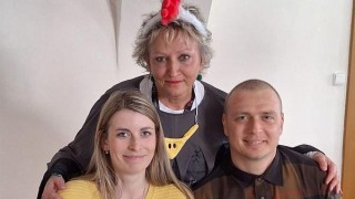 Pavel Tes&aacute;rek s př&iacute;telkyn&iacute; Andreou Chr&aacute;stnou a Editou Žď&aacute;nskou, kter&aacute; prov&aacute;d&iacute; n&aacute;bory d&aacute;rců. Foto: archiv Edity Žď&aacute;nsk&eacute;