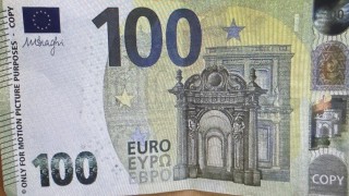 Padělan&eacute; bankovky sloužily jako rekvizity v rapov&eacute;m klipu. Foto: Policie ČR