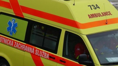 AKTUÁLNĚ: Nehoda dvou aut komplikuje dopravu na D7 u Panenského Týnce