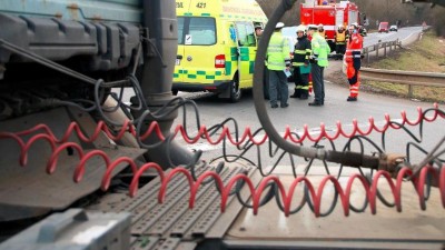 AKTUÁLNĚ: U Postoloprt se stala hromadná nehoda několika osobáků a náklaďáků