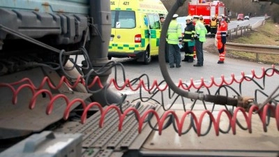 AKTUÁLNĚ: U Postoloprt se stala hromadná nehoda několika osobáků a náklaďáků