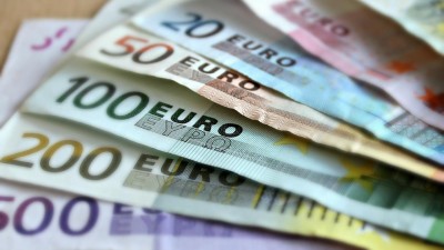 Ideální čas na nákup eur. Koruna letos vůči euru posílila jako jediná z měn Visegrádské skupiny