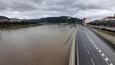 V krajské metropoli kolabuje doprava. ŘSD navrhne otevření protipovodňové vany