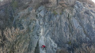 Ferrata na skále pod Hněvínem. Foto: e-deniky.cz