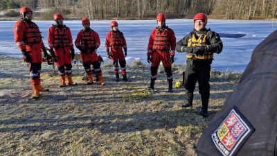 Láká vás bruslení? Policisté varují před vstupem na led a radí, na co si dát pozor