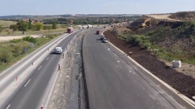 VIDEO: Silničáři u Chlumčan dokončili pokládku asfaltu. Co se bude dělat dál?