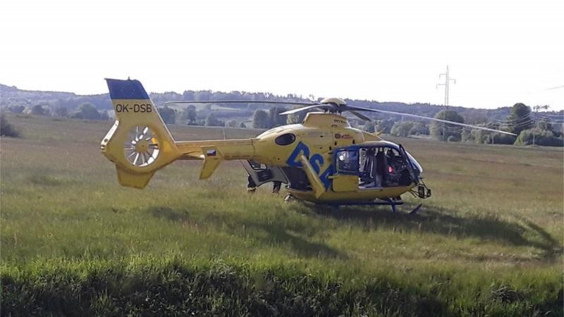 Zásah vrtulníku u tragické nehody vlaku s osobním autem v Rumburku. Foto: HZS Ústeckého kraje