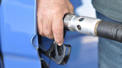 Pohonné hmoty dále zlevňují, řidiče čeká po levných prázdninách i cenově příznivý podzim