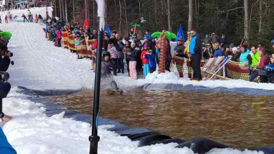 Lyže, masky a ledov&aacute; voda: Ski are&aacute;l Al&scaron;ovka chyst&aacute; legend&aacute;rn&iacute; P&aacute;rty u baz&eacute;nu