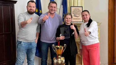 Louny maj&iacute; hokejov&yacute; poklad: Starosta Rychtař&iacute;k přiv&iacute;tal talentovanou brank&aacute;řku Hanu Konečnou