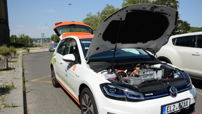 Rostoucí trend registrovaných elektromobilů pokračuje. Zdroj: Ministerstvo dopravy