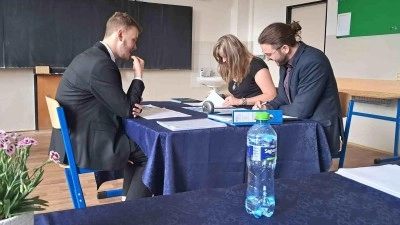NAPSALI JSTE NÁM: Velký úspěch maturantů na SOA a SPŠE Žatec! První generace studentů nových oborů IT a Logistika zvládla zkoušky dospělosti se ctí