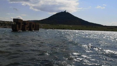 Zatopený velkolom tedy jezero Most, je nyní novou dominantou stejnojmenného města. Foto: jip