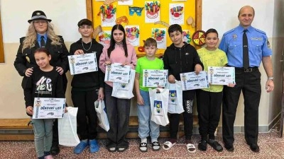 Školáci z Podbořan obdrželi od strážníků děkovné listy