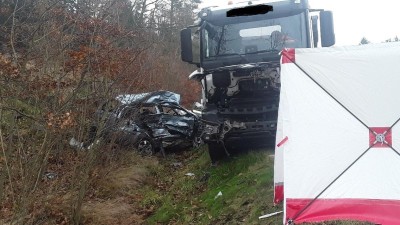 Aktualizujeme s foto: Na silnici u Valdeku mezi Rumburkem a Šluknovem došlo ve čtvrtek k tragické dopravní nehodě