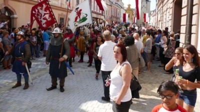 NENECHTE SI UJÍT: Oblíbený Císařský den již tuto sobotu! Karel IV. přijede do Kadaně se svou družinou