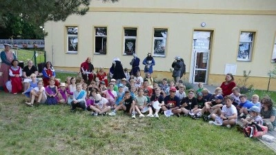 Pohádkové pasování v Bitozevsi: Děti se staly budoucími školáci a rozloučily se s páťáky