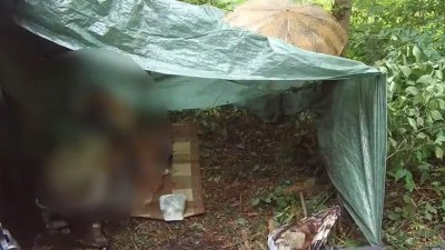 VIDEO: Policisté vypátrali celostátně hledaného uprchlého vězně. Schovával se v lese u Postoloprt