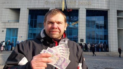 OBRAZEM: Do Ústí přilákala tisíce sběratelů výroční tisícikorunová bankovka