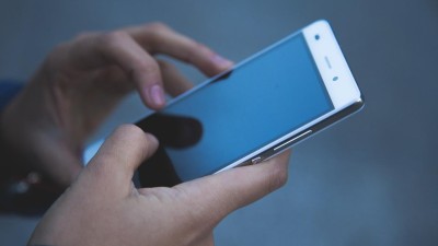 Ministerstvo práce a sociálních věcí opakovaně varuje před falešnými emaily, SMS a telefonáty