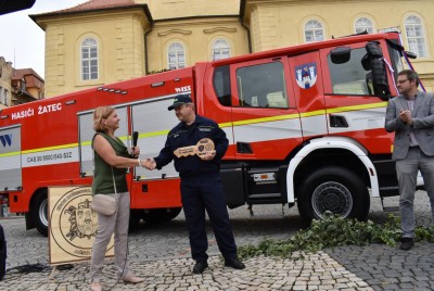 Nová cisterna, kterou dostali žatečtí hasiči, už zasahovala v Hřensku