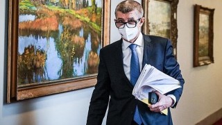 Premiér Andrej Babiš přichází na jednání vlády, 13. prosince 2021. Foto zdroj: vlada.cz